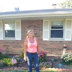 Meet your Posher, Sharon